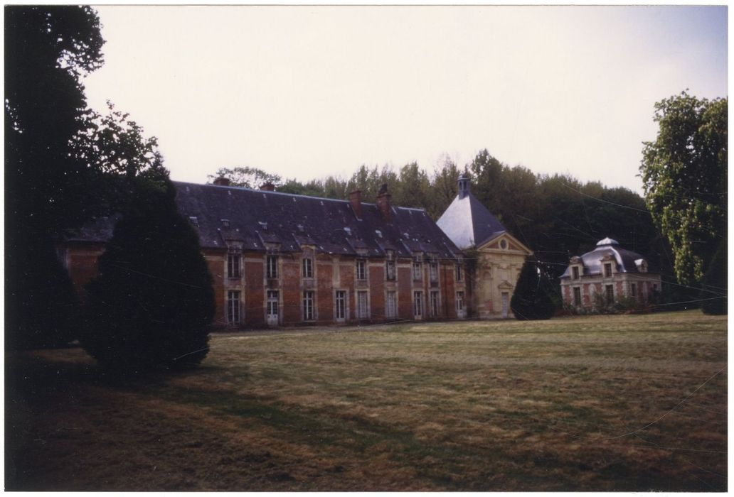 aile sud sur l’avant-cour, façade nord-ouest