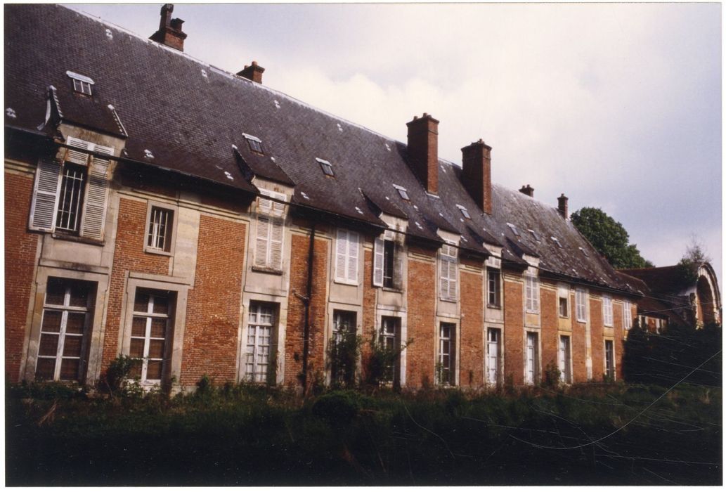 aile sud sur l’avant-cour, façade sud-est,