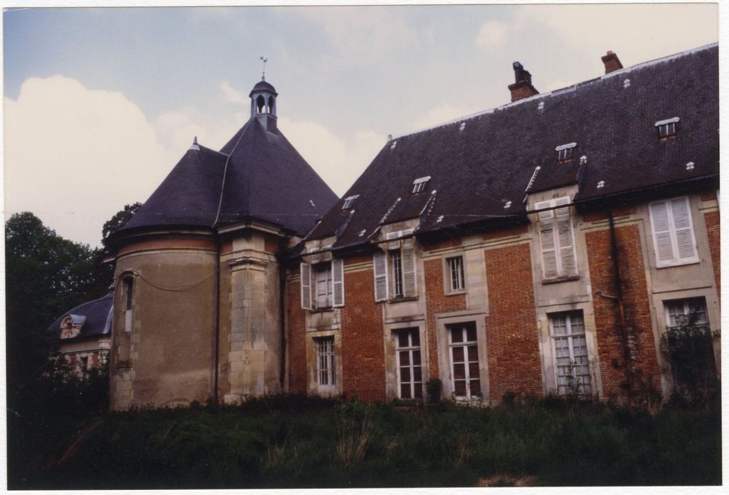 aile sud sur l’avant-cour, façade sud-est, vue partielle