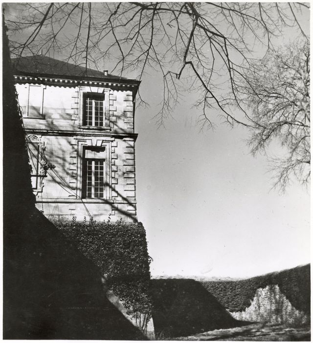 pavillon d’angle, vue partielle