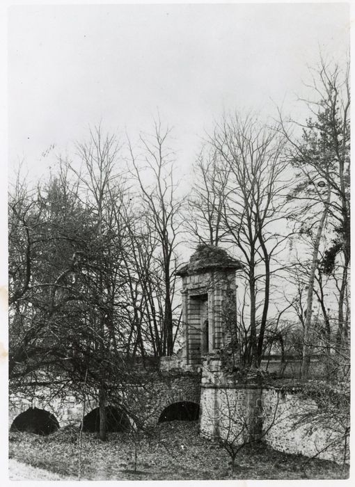 pont et portail d’accès