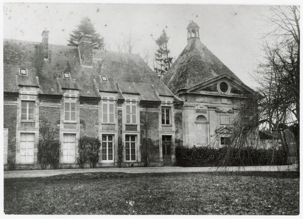 aile sud sur l’avant-cour, nord-ouest, vue partielle