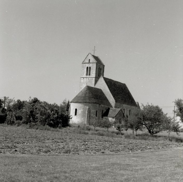 vue générale de l’église dans son environnement depuis le Nord-Est