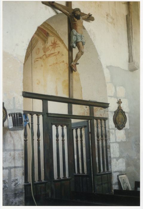 clôture de la chapelle du clocher, statue : Christ en croix