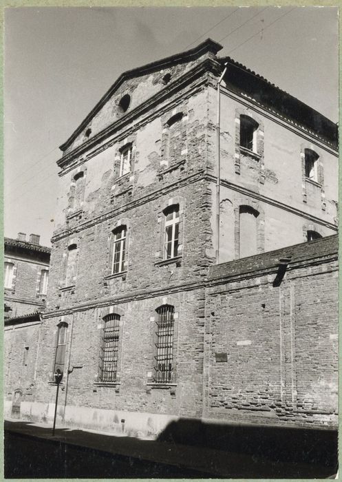 façade sur la rue Valade, vue partielle