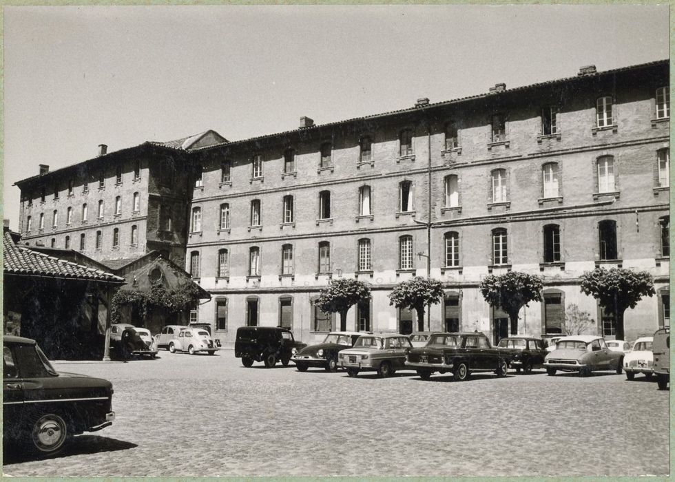 aile est, façade sud-est sur la grande cour