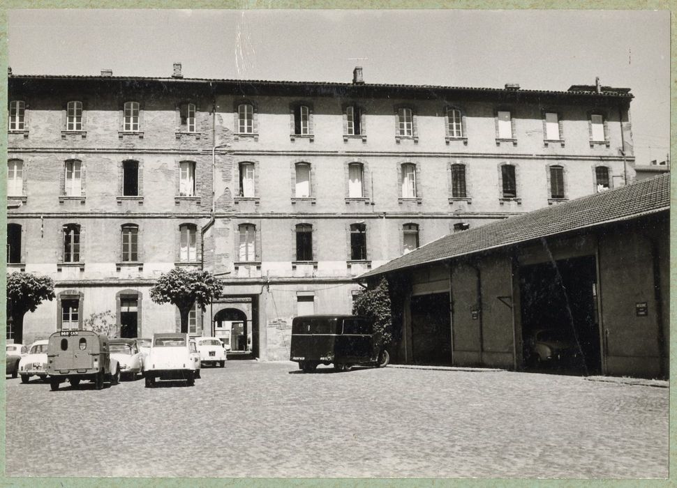 aile est, façade sud-est sur la grande cour