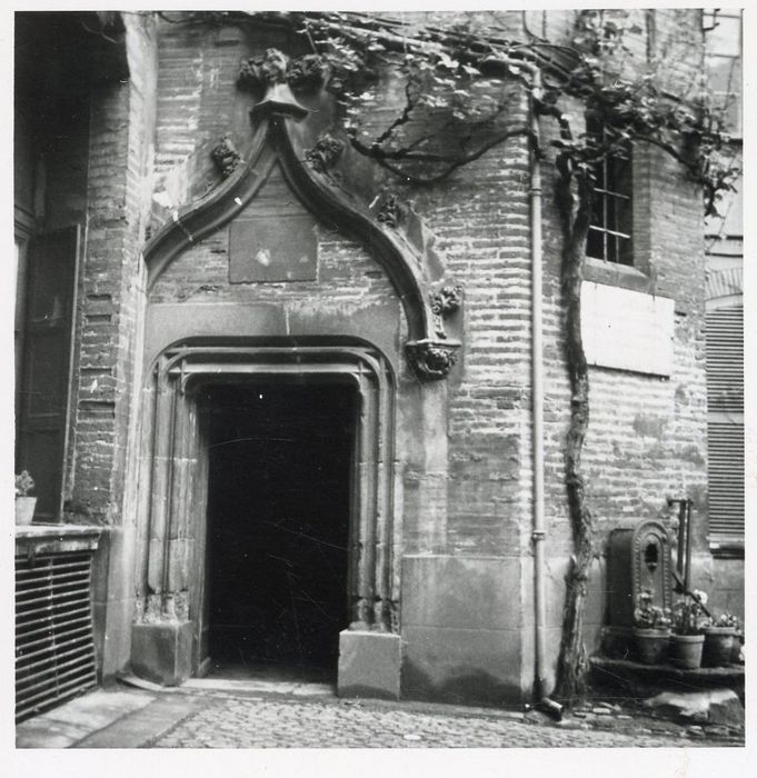 porte d’accès à la tourelle d’escalier