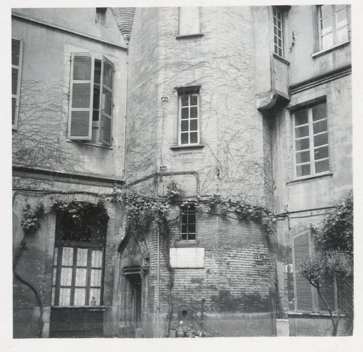 tourelle d’escalier, vue partielle