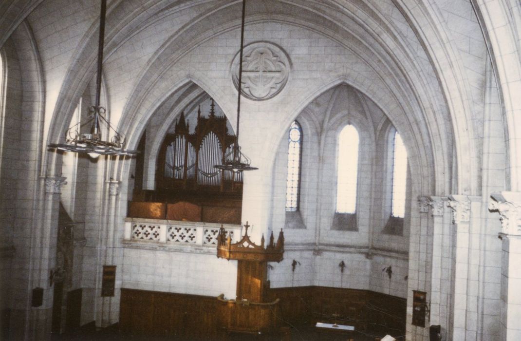 nef et choeur désaxé