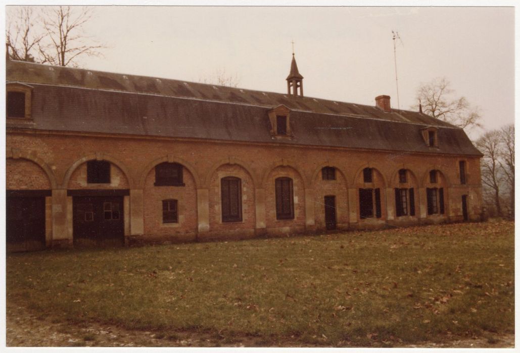 communs, façade nord