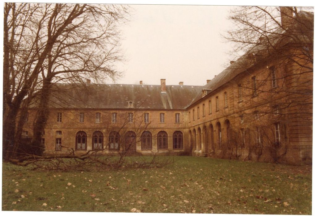 logis abbatial, ailes ouest et nord, façades est et sud