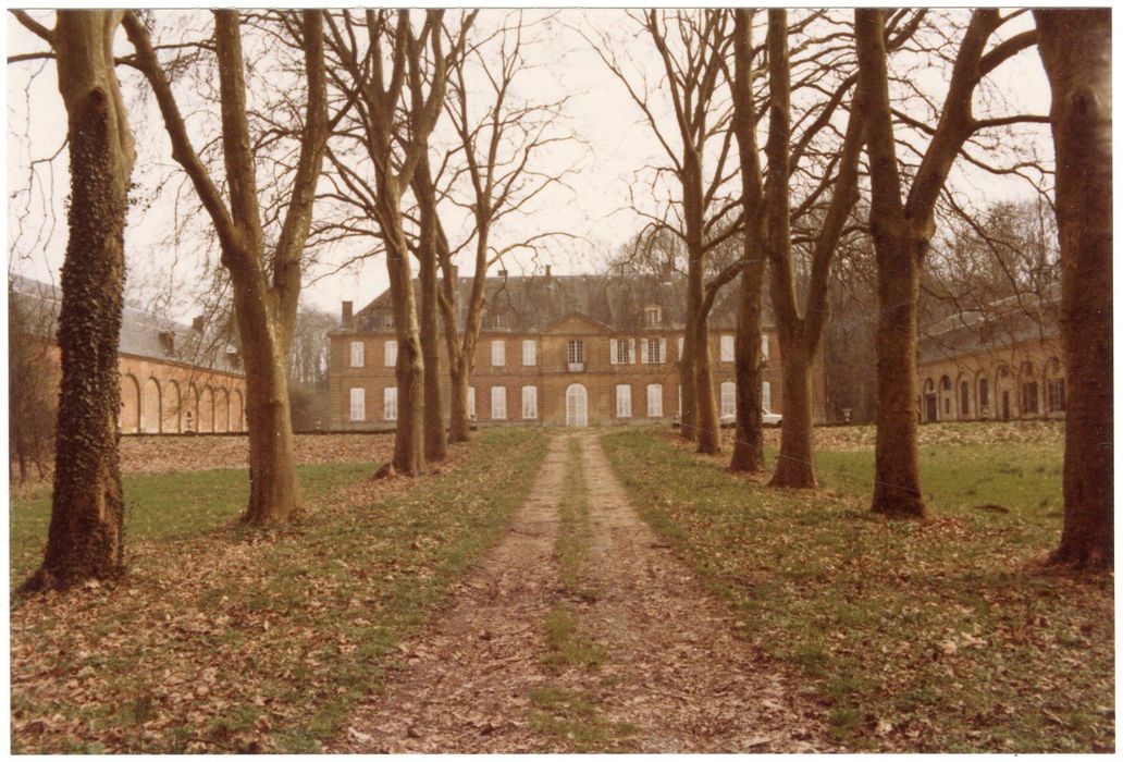 vue générale du logis abbatial depuis l’Ouest