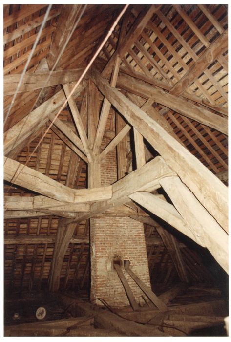 vue partielle de la charpente du logis principal