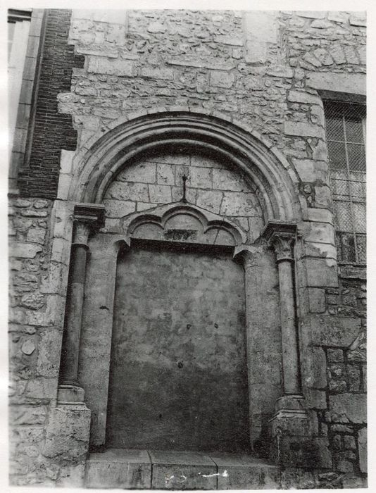 ancien portail d’accès sur rue