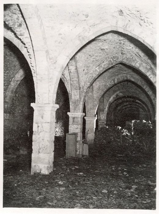 salle basse, vue partielle