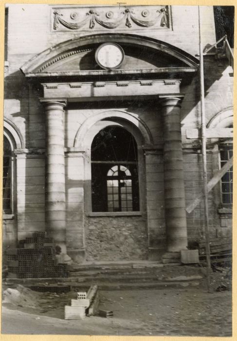 façade sur cour, ancienne porte d’accès