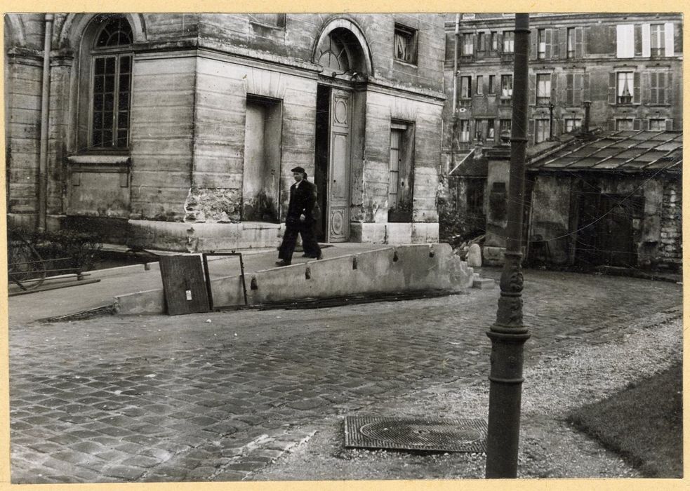 façade sur cour, vue partielle