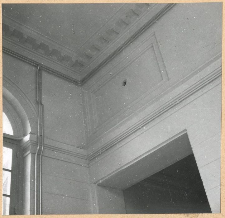 aile sud du bâtiment principal, vue partielle des décors