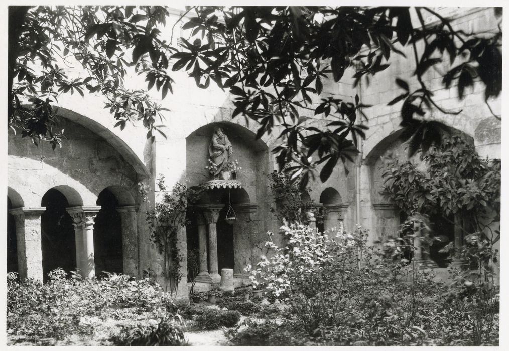 vue partielle du cloître