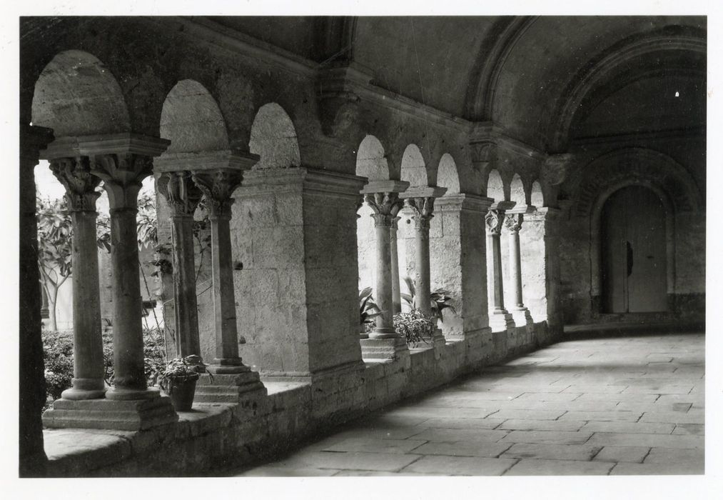 vue partielle du cloître