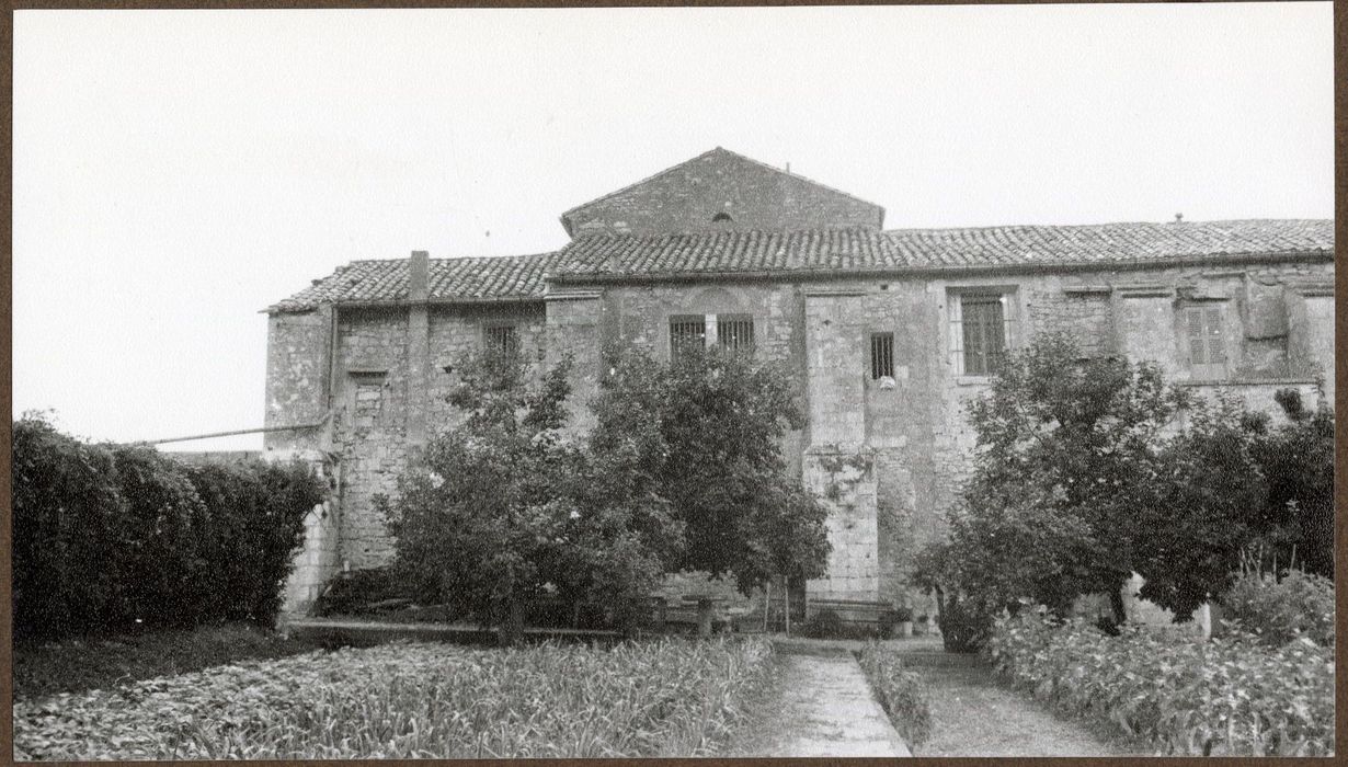 aile est du cloître, façade est