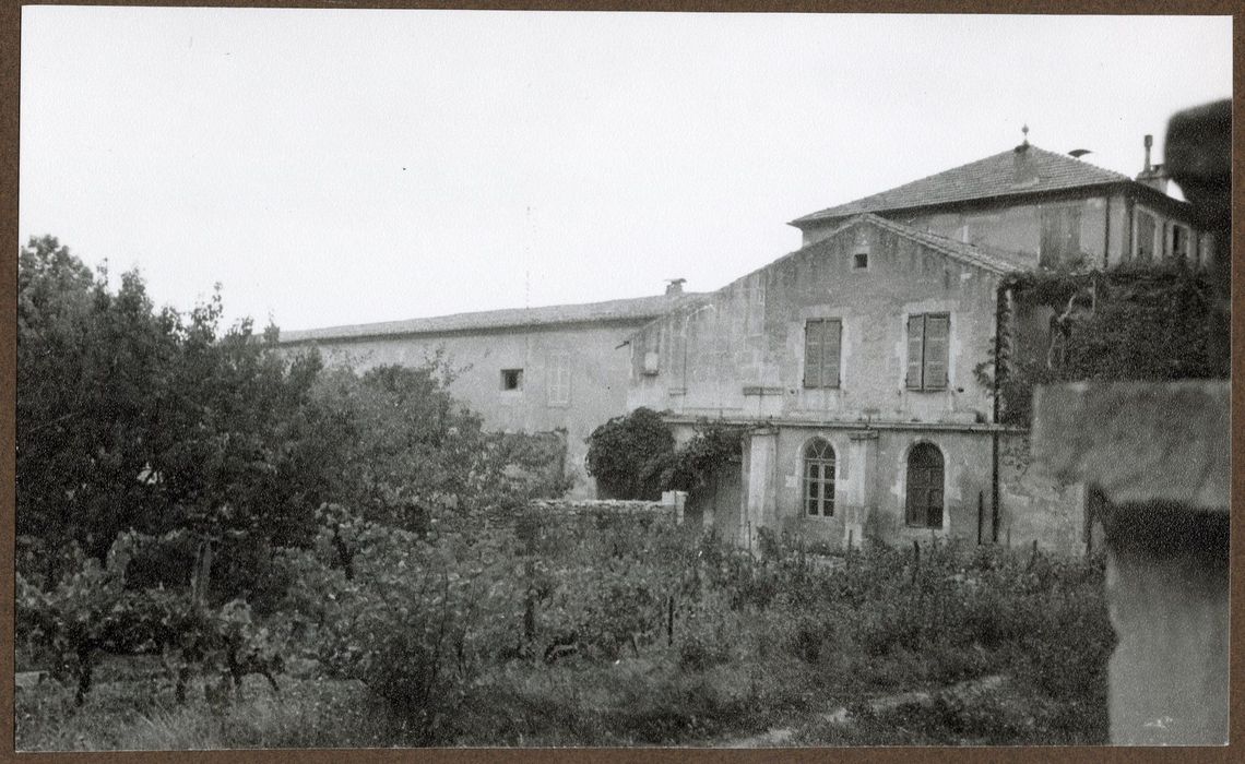 bâtiment au nord de l’église, façade ouest