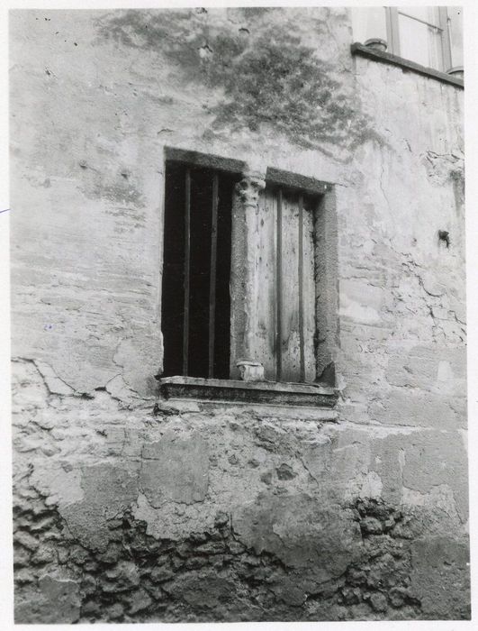 détail d’une baie rue du Pont Pigy