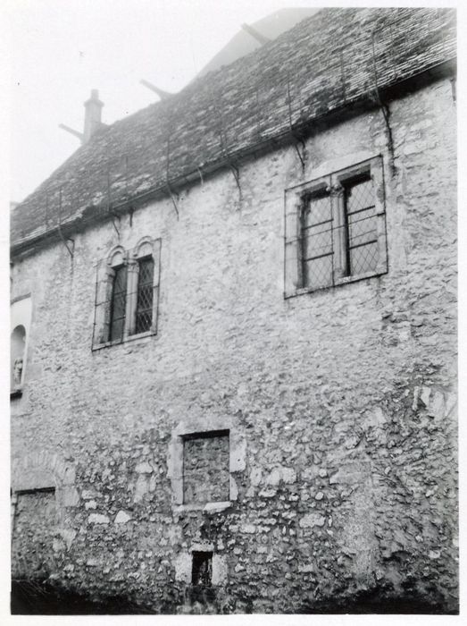 façade sur cour de la chapelle Saint-Lucence