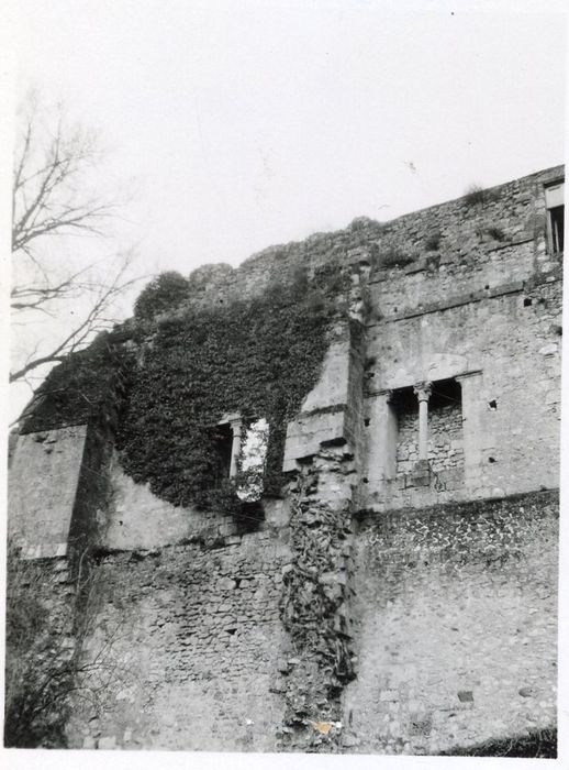 vue partielle des vestiges dit de l’ancien dortoir