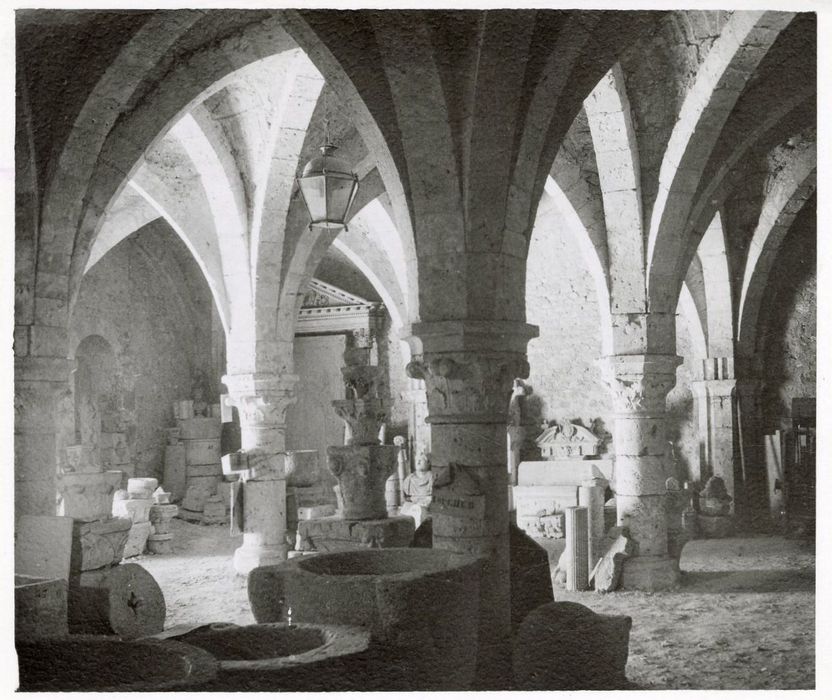 grande salle du rez-de-chaussée