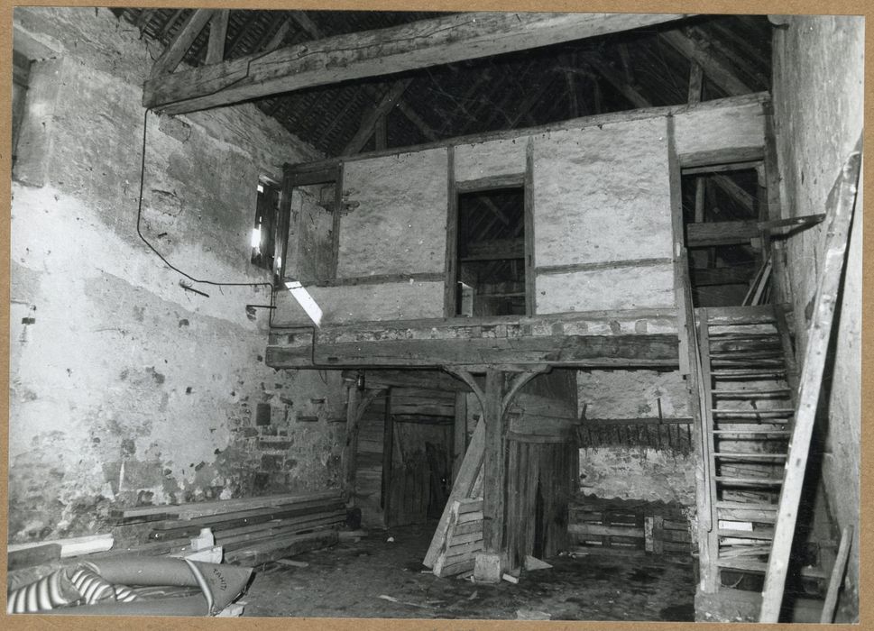 anciens communs sud, vue partielle de l’espace intérieur