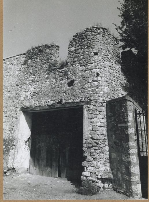 ancien mur d’enceinte à proximité de la poterne sur la façade donnant sur le Loing