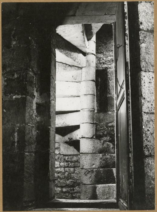 escalier à vis de la tour de guet, vue partielle