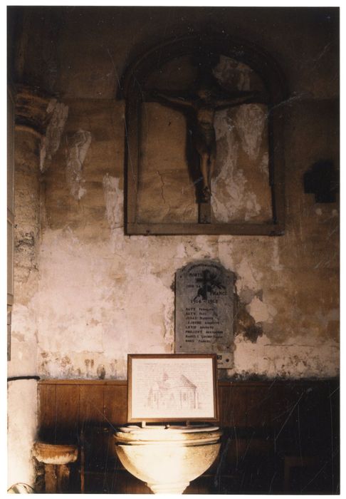 statue : Christ en croix