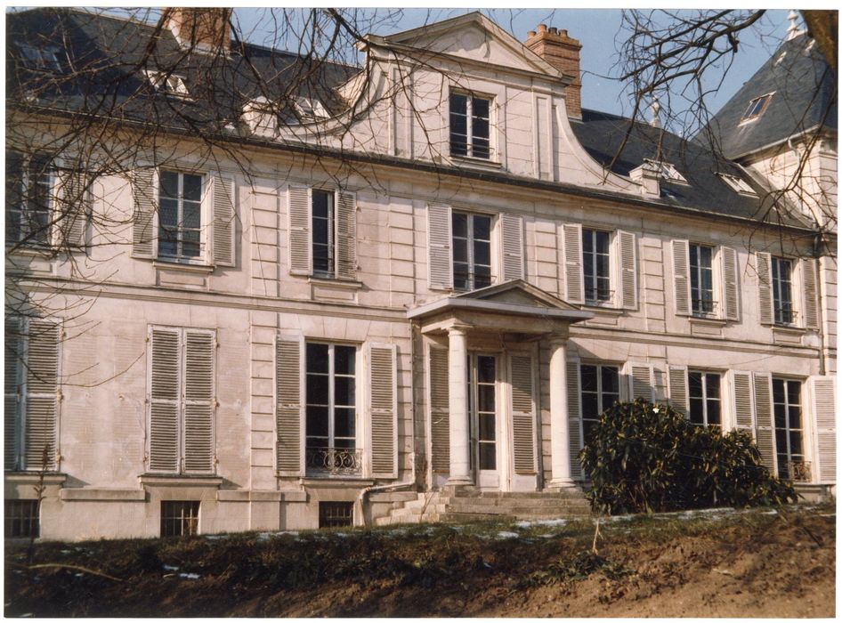 façade sud-est, vue partielle