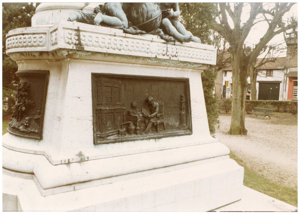 détail d’un bas-relief