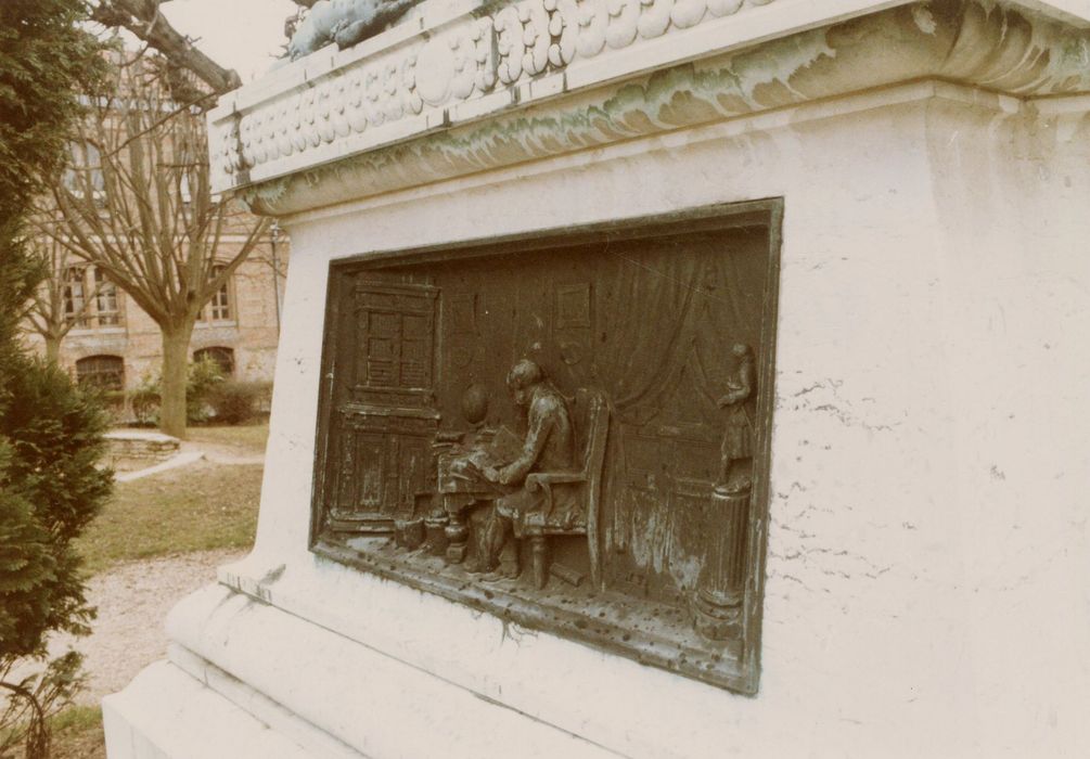 détail d’un bas-relief