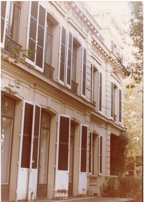 façade est, vue partielle