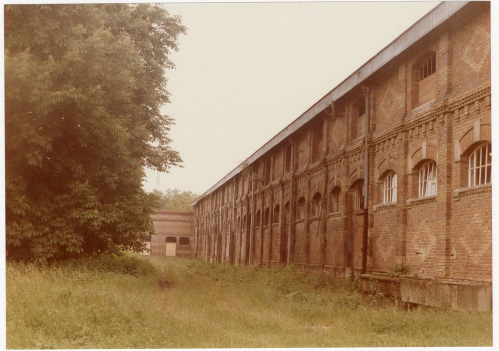 bâtiment central, vue partielle