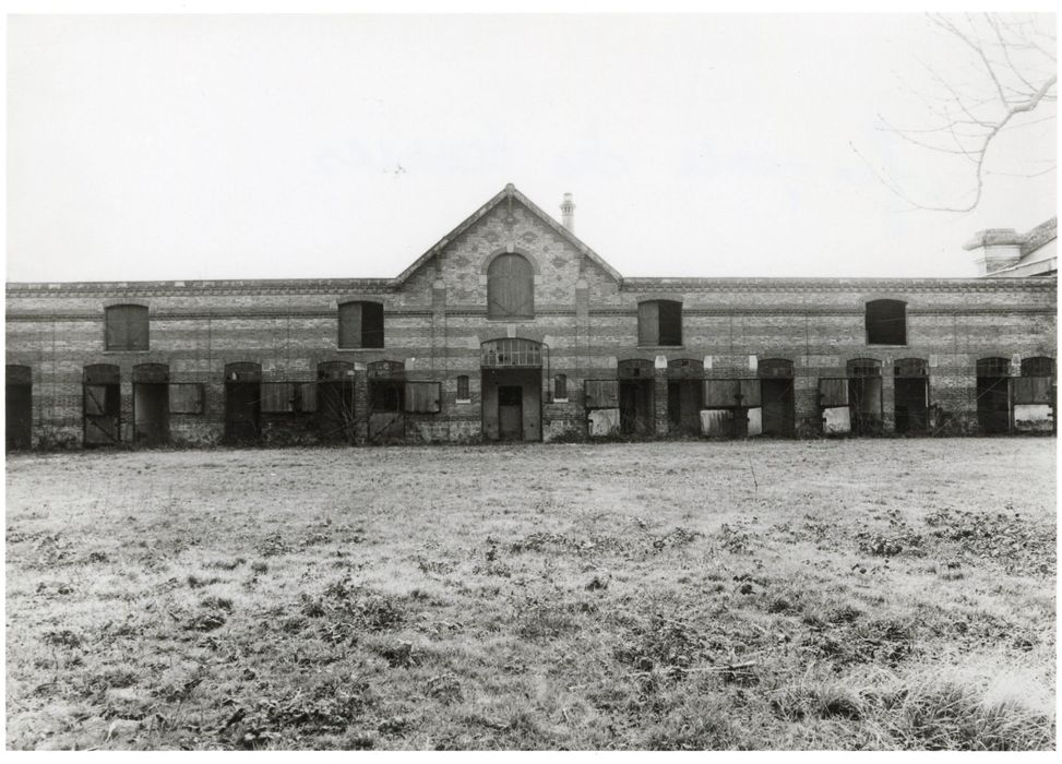 bâtiment des écuries