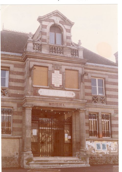 façade antérieure, vue partielle