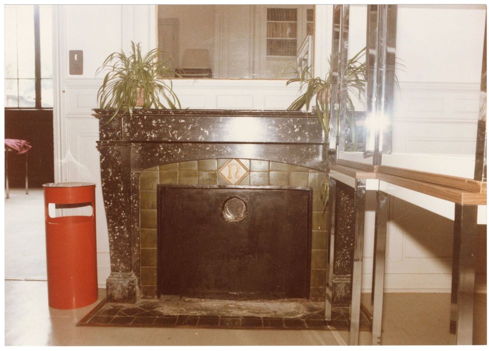 vestibule d’entrée, cheminée