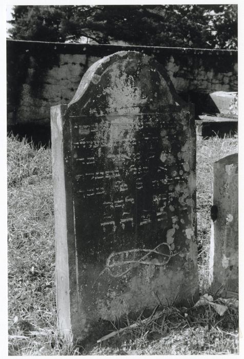 tombe non identifiée