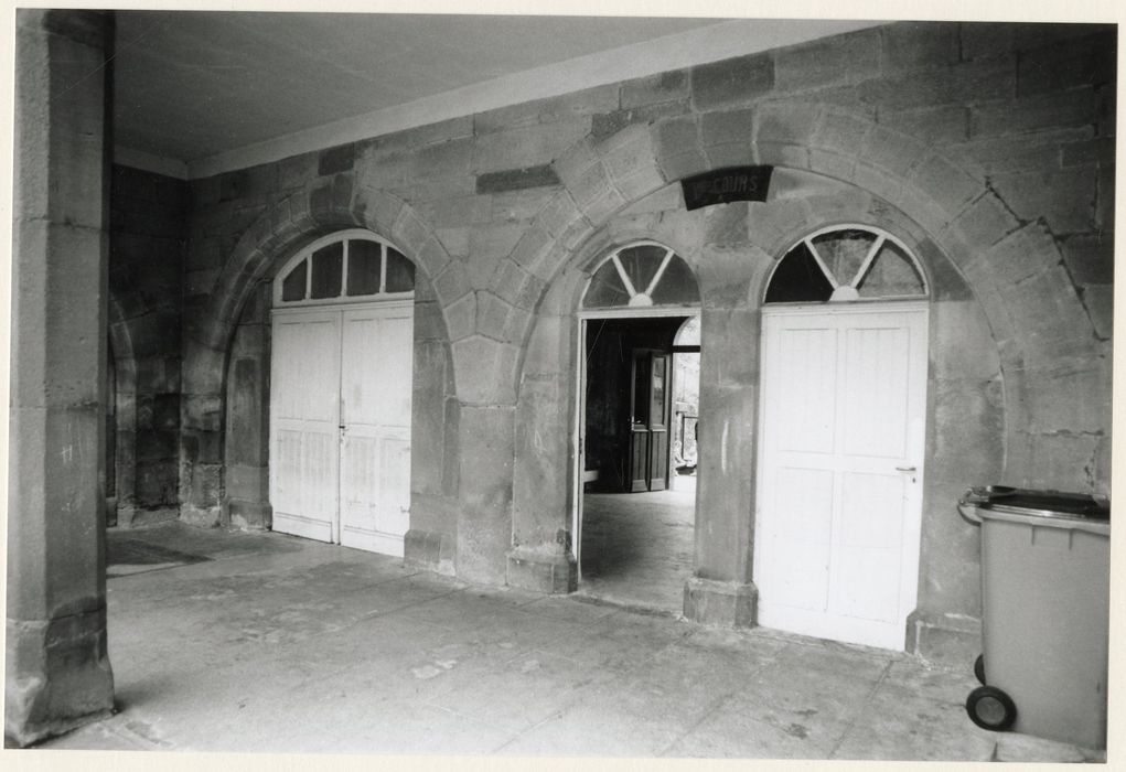 cour intérieure, galerie sud