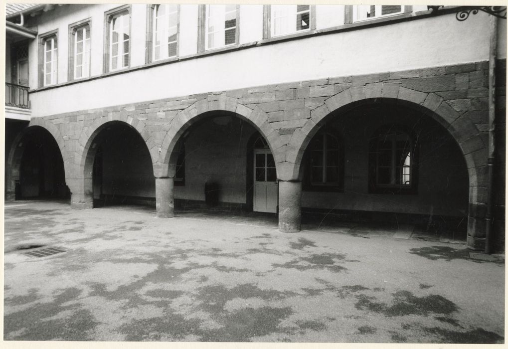 cour intérieure, galerie ouest