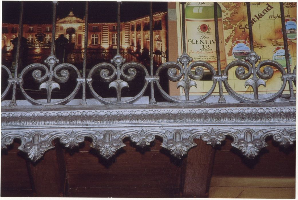 aménagement intérieur, détail du garde-corps de la galerie