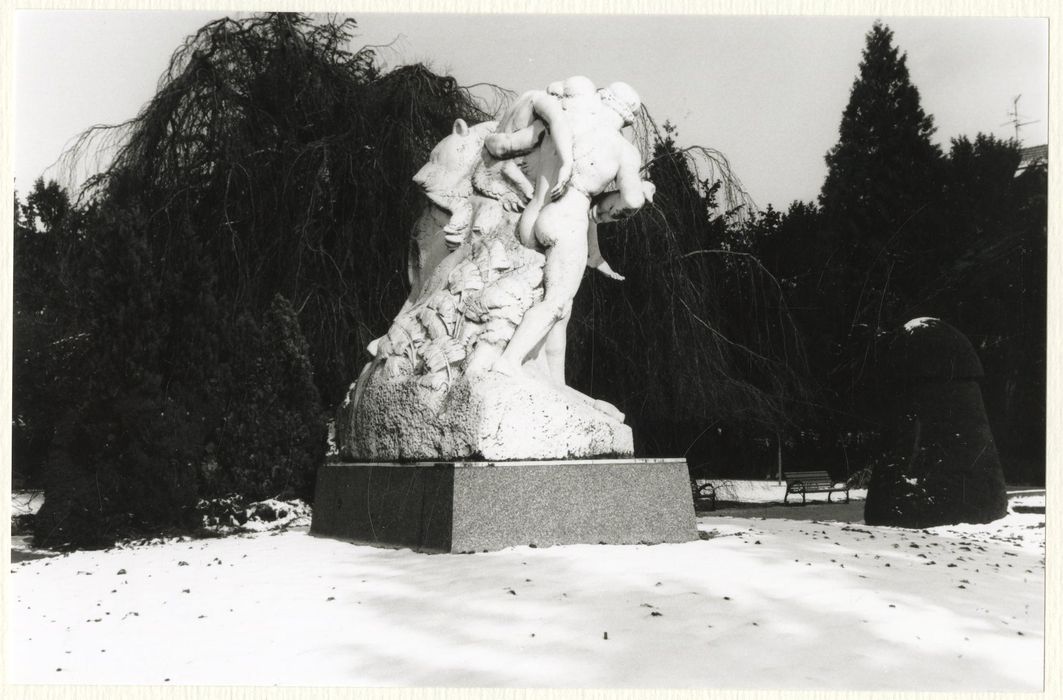 groupe sculpté : Âge de pierre (l’)