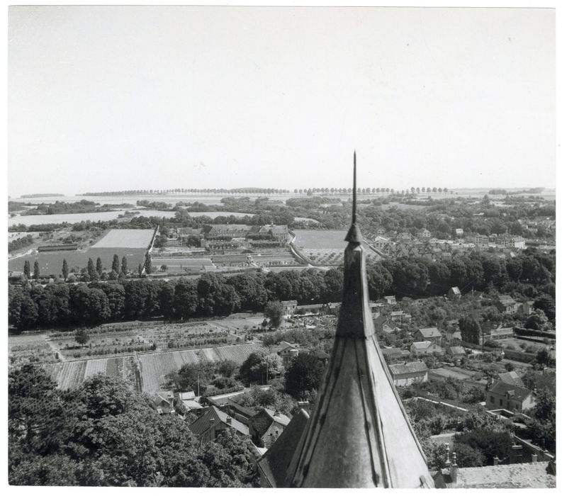 vue générale des bâtiments dans leur environnement