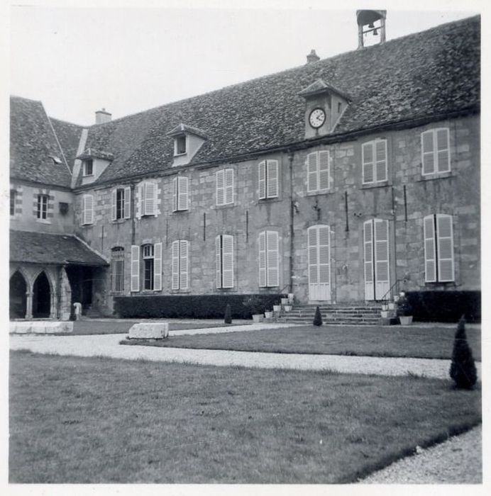 Aile nord, façade sud, vue partielle
